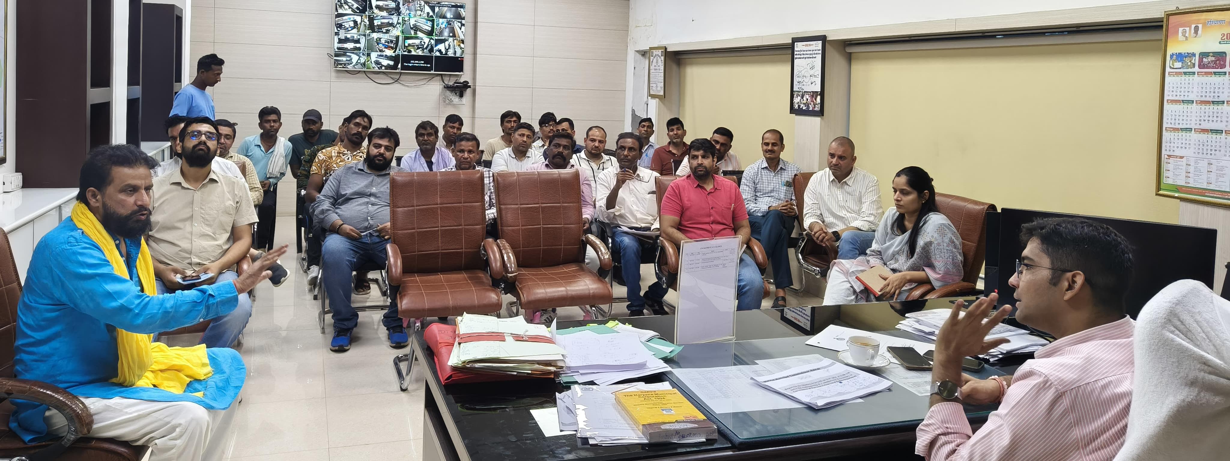 नवीन जयहिन्द व निगम कर्मचारियों के प्रतिनिधि मंडल की निगम कमिश्नर के साथ हुई मीटिंग