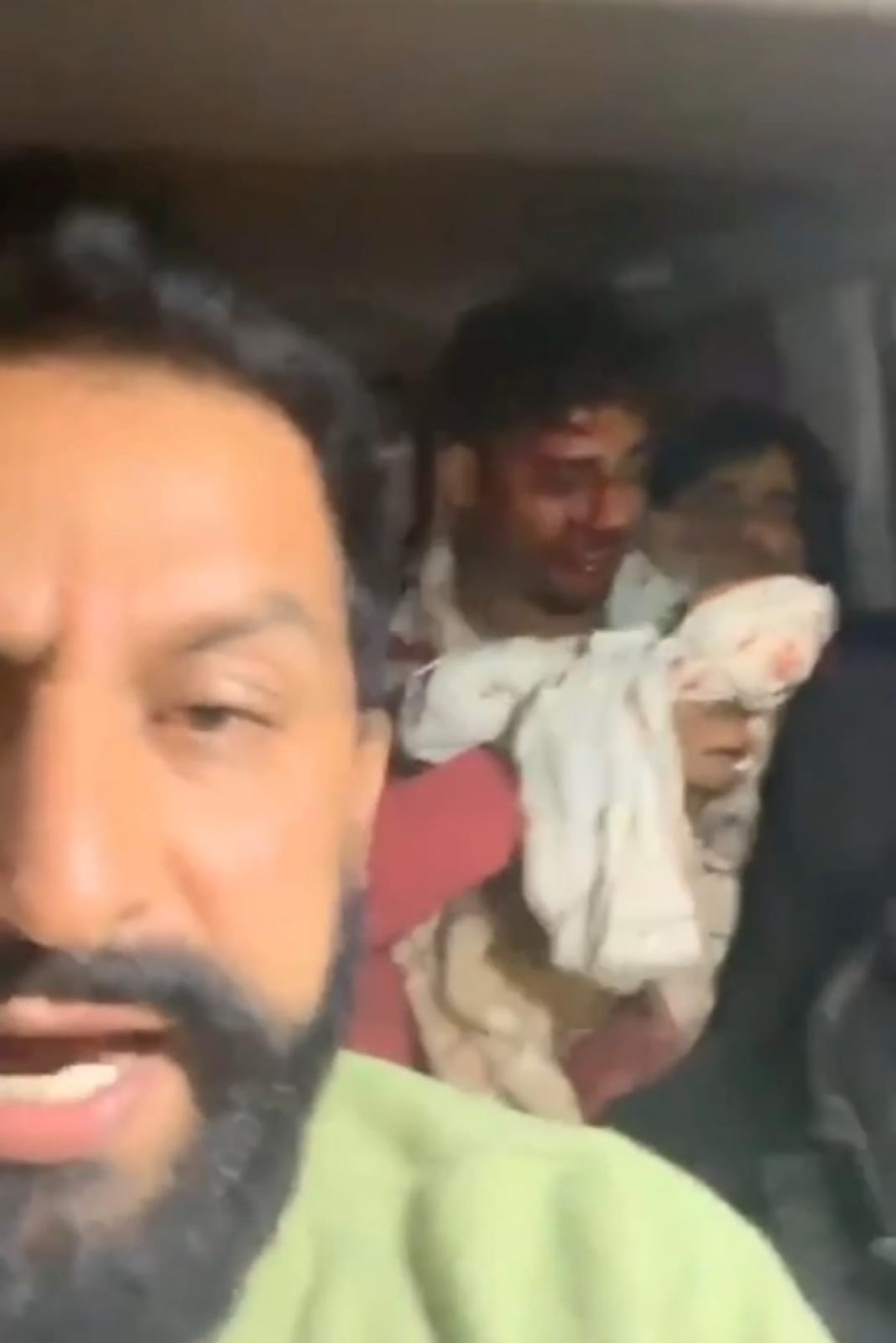 फरिश्ता बन एक्सीडेंट में घायल व्यक्ति की मदद के लिए पहुंचे नवीन जयहिंद